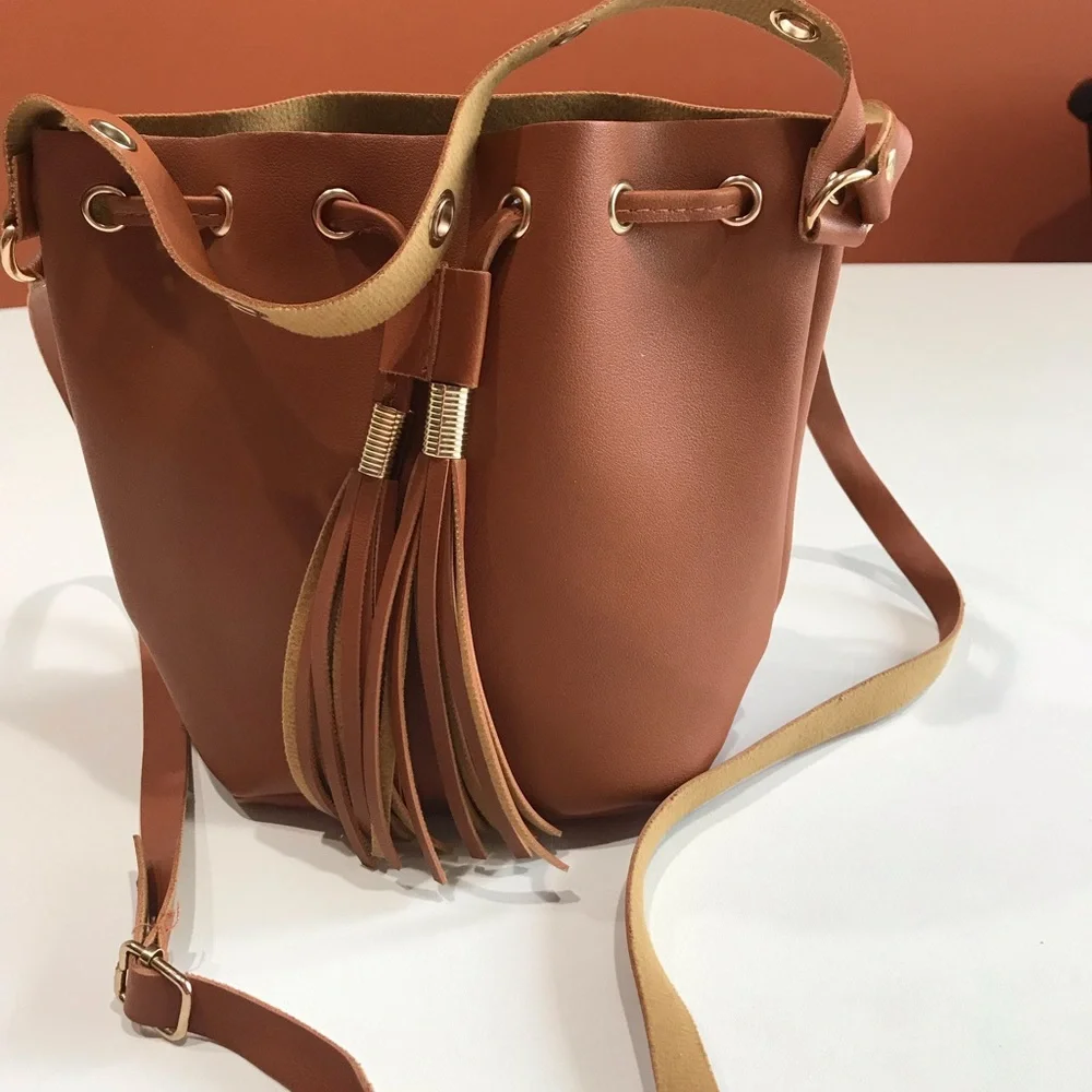 🍏🍏 Cute Crossbody Bag, Size 8x9”